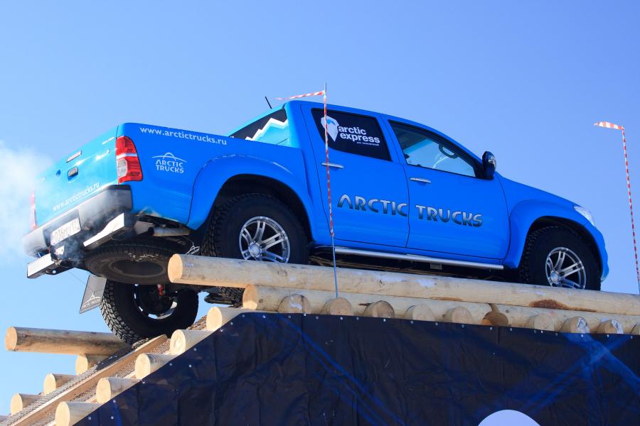  Toyota Hilux Double Cab AT35 by Arctic Trucks 2011 года  (фото 6 из 8)
